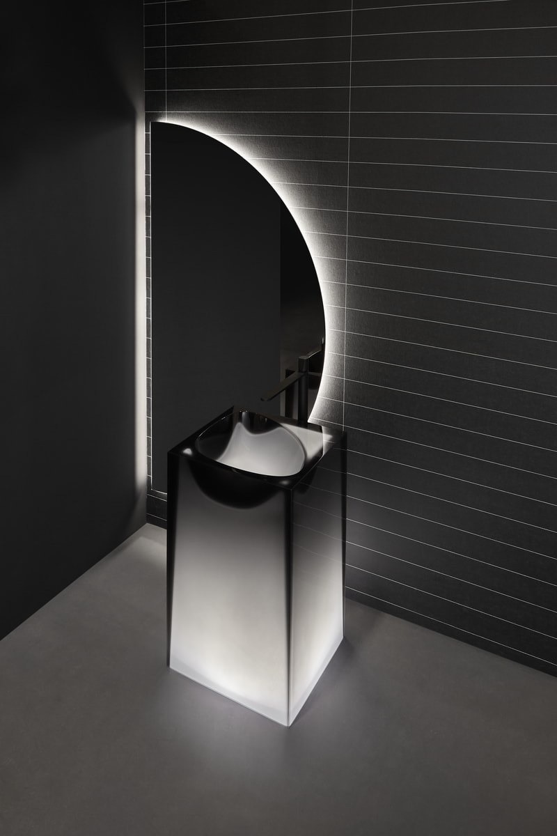 almost a mold generated by a stone falling from above, by a powerful and concentrated force that "pushes" the material downwards