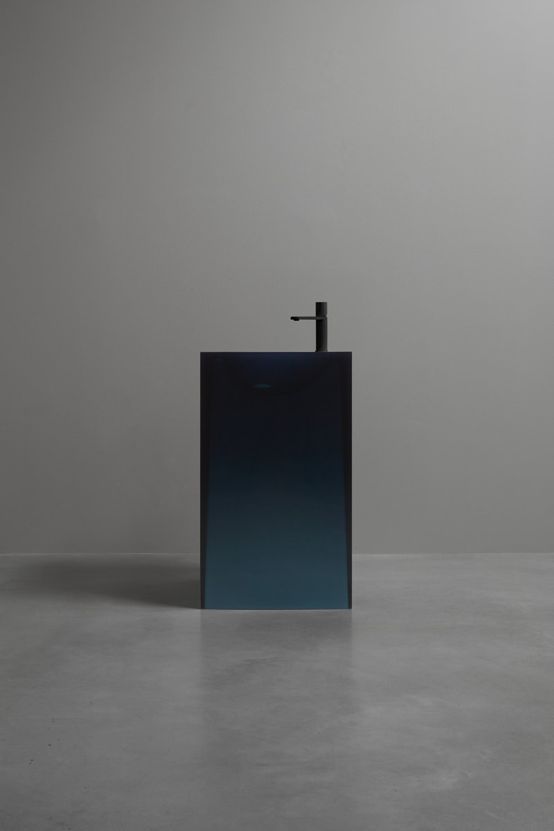 almost a mold generated by a stone falling from above, by a powerful and concentrated force that "pushes" the material downwards