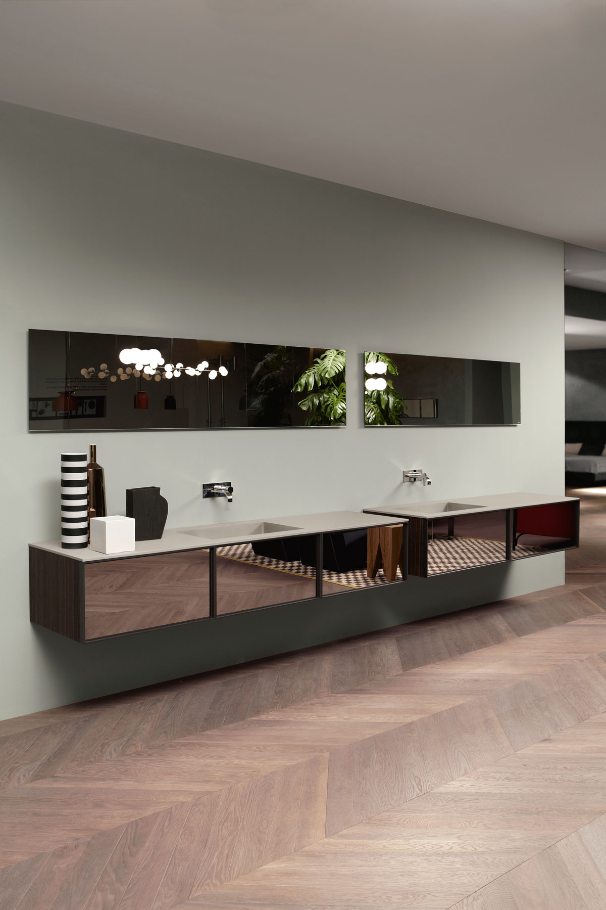 Bespoke is at the same time sleek and materic, versatile and elegant.