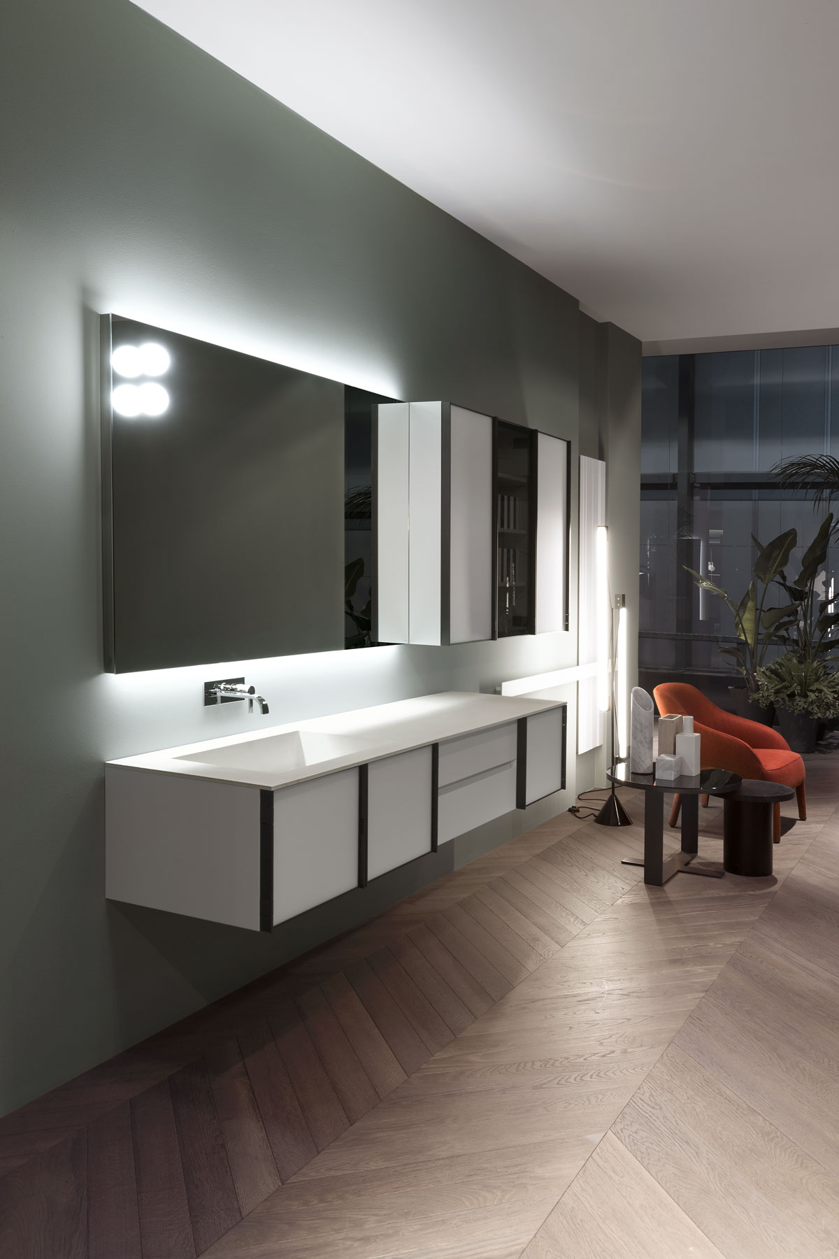 Bespoke is at the same time sleek and materic, versatile and elegant.