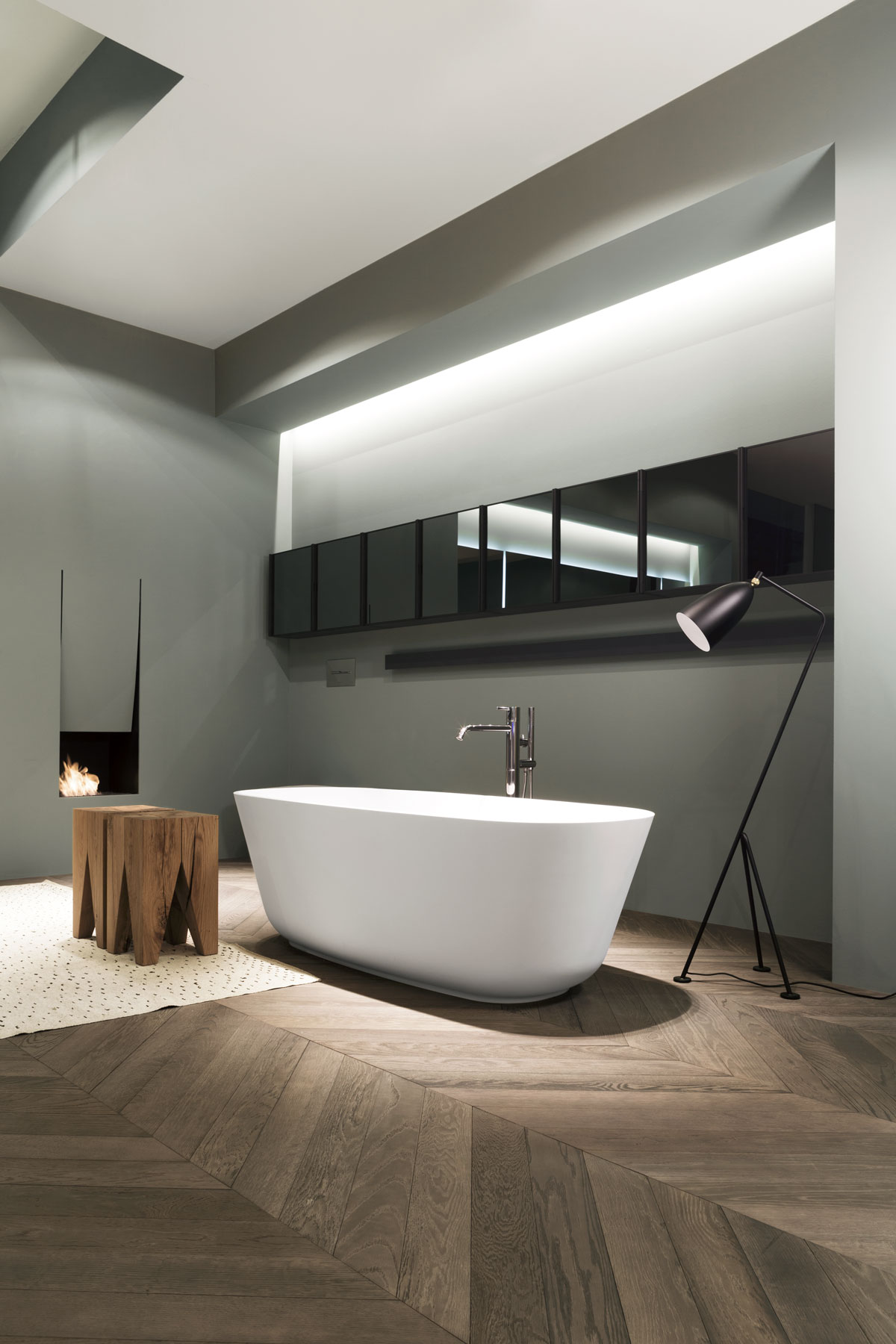 Bespoke is at the same time sleek and materic, versatile and elegant.