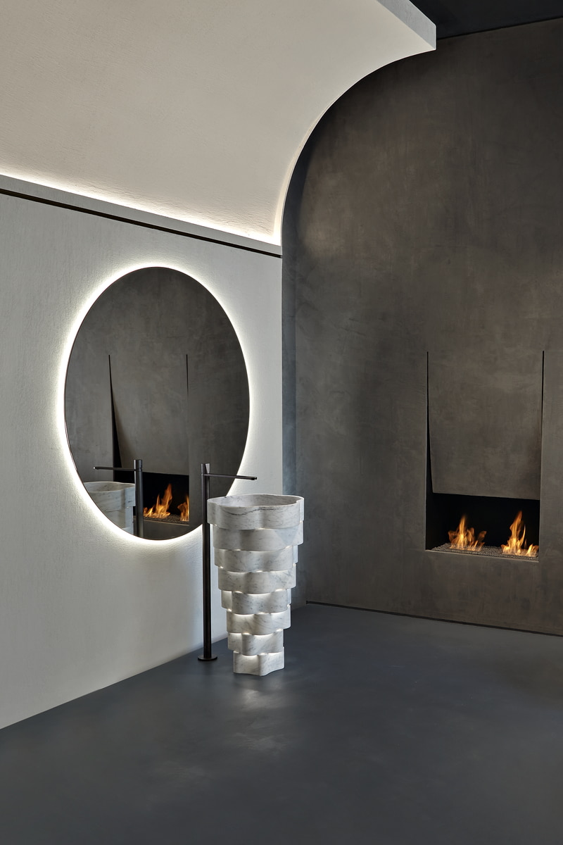 balance between a sophisticated piece and an apparently natural form