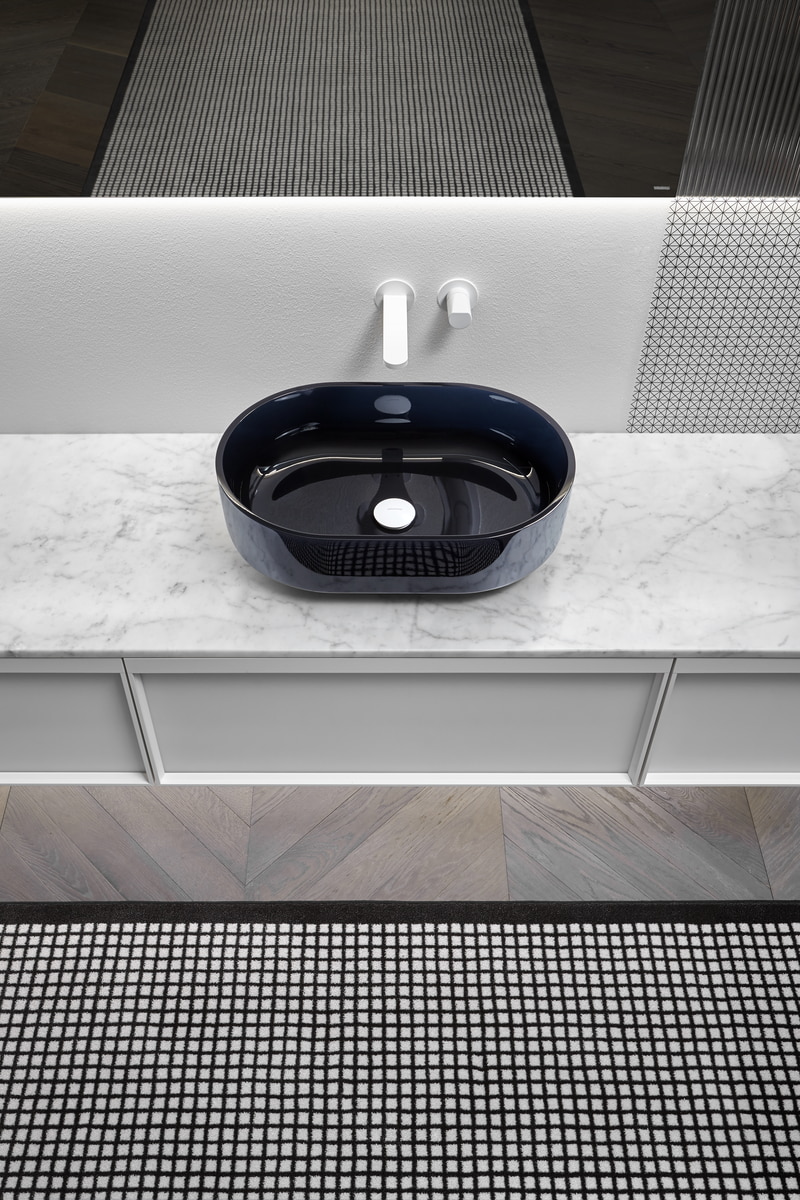 the pure form, thin edges and pure aesthetics