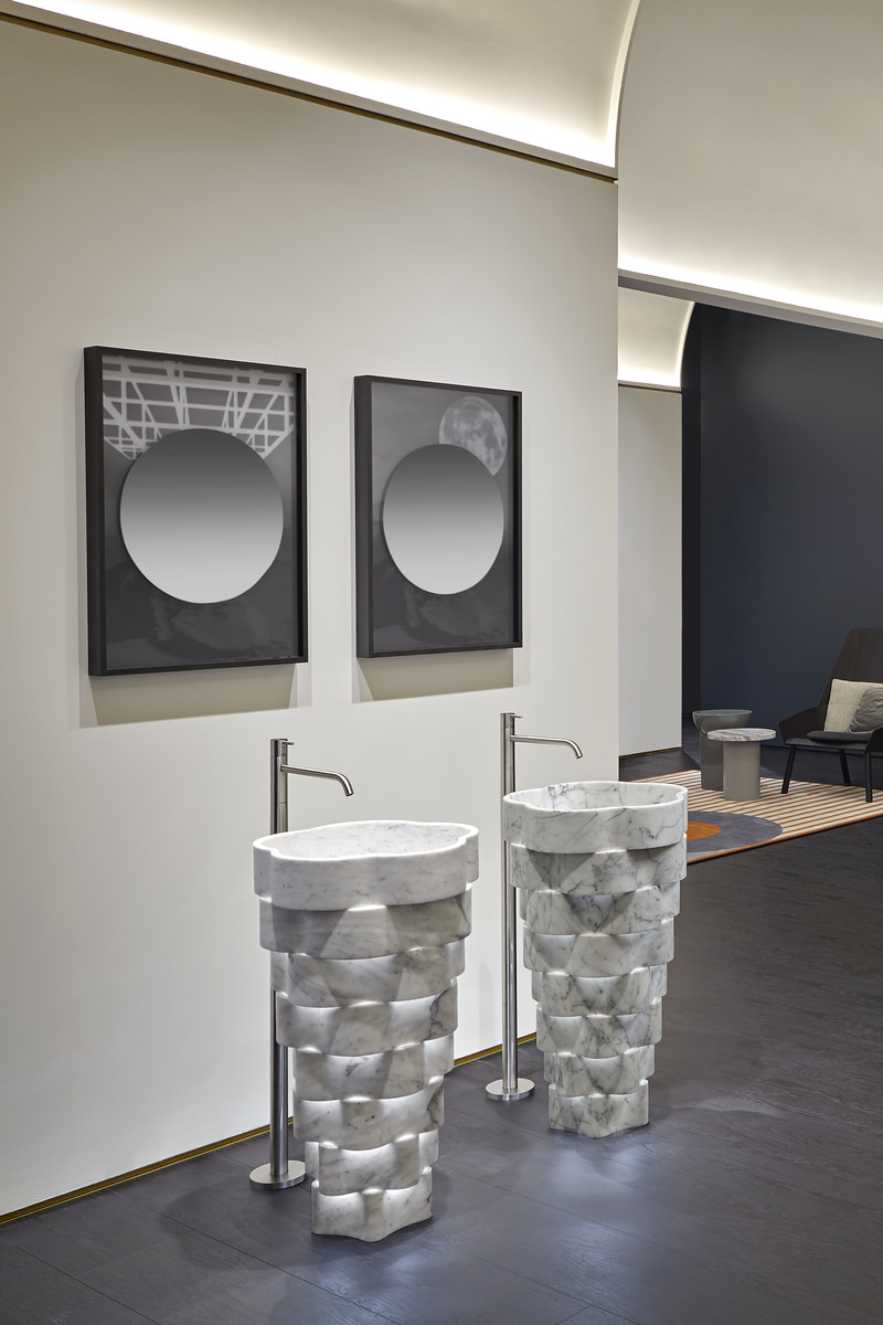 balance between a sophisticated piece and an apparently natural form