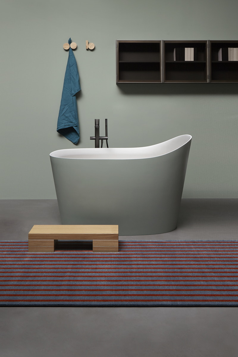 fluid lines, soft shapes and candid surfaces