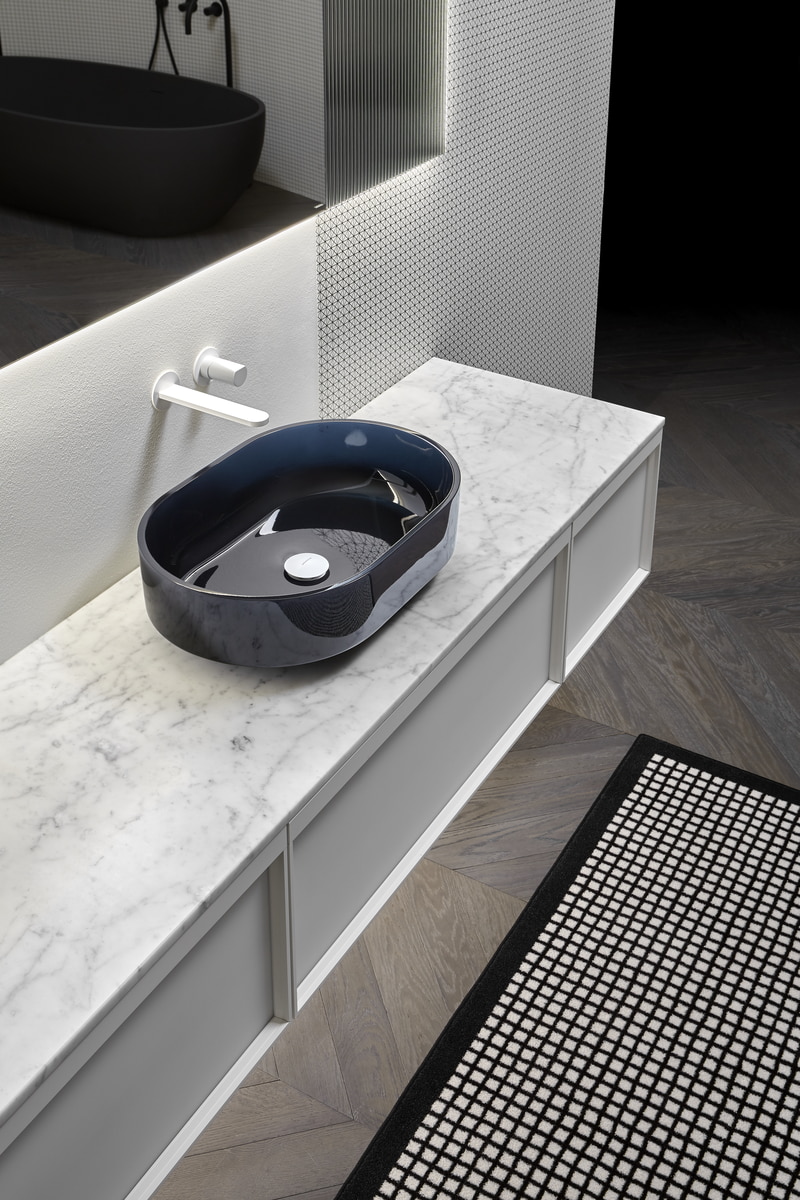 the pure form, thin edges and pure aesthetics