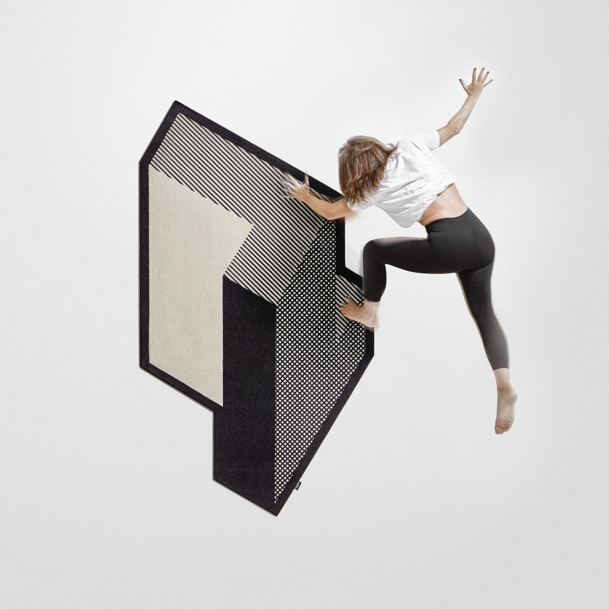 geometric backgrounds that generate a sensation of movement and depth.