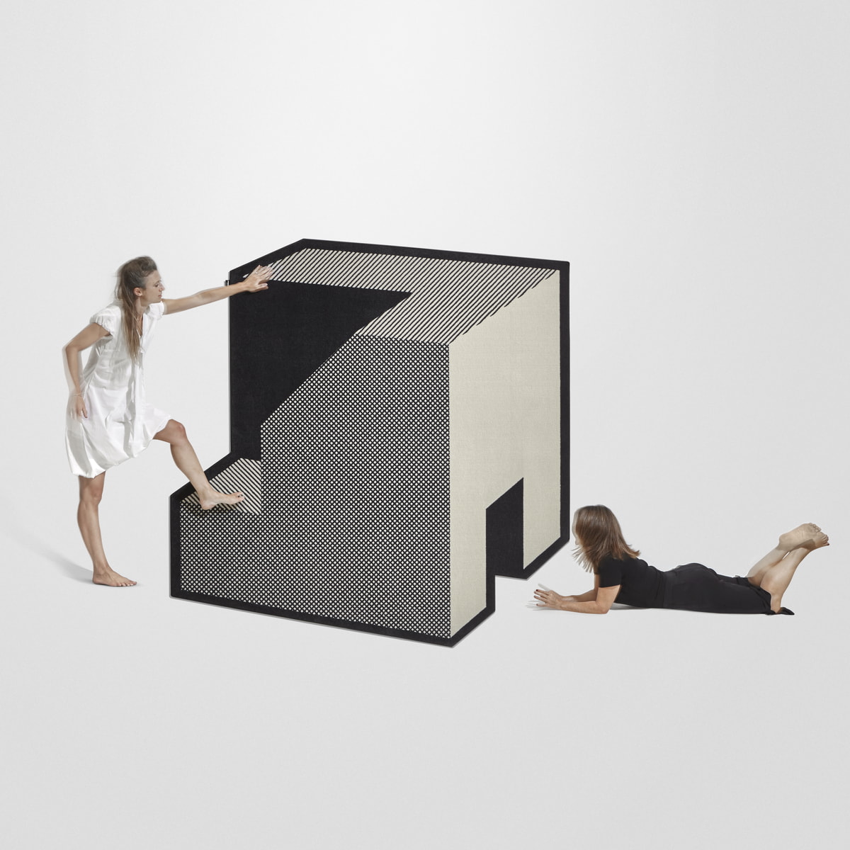 geometric backgrounds that generate a sensation of movement and depth.