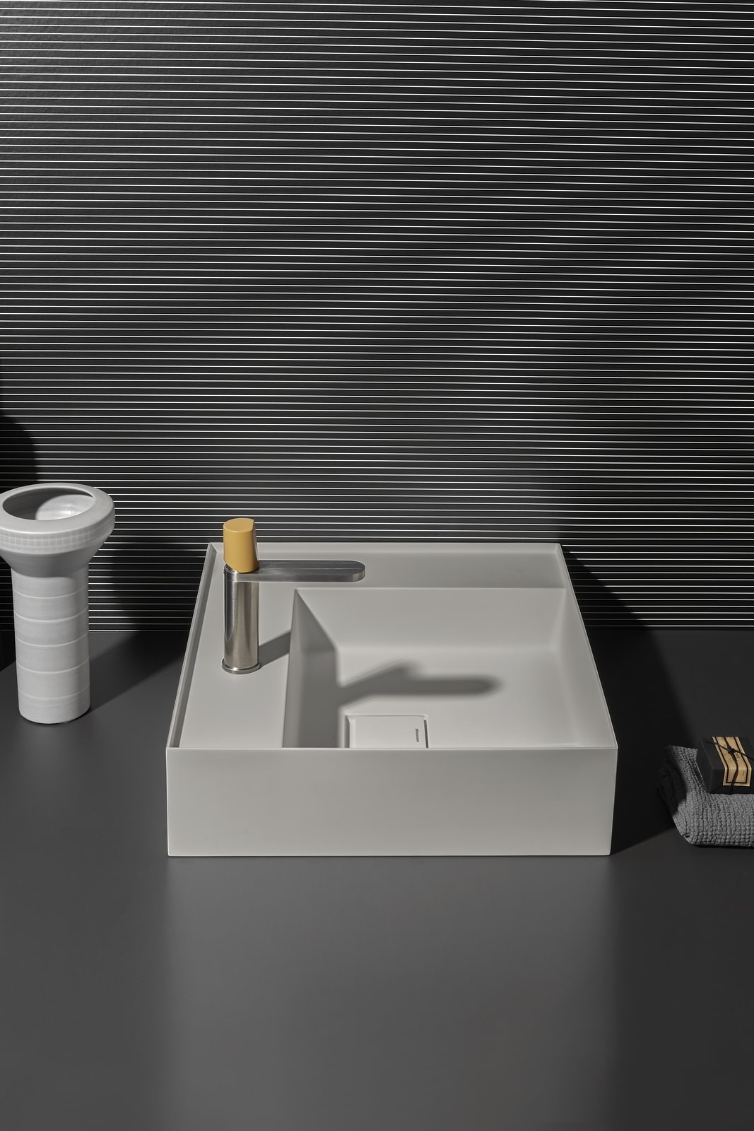 the choice of colors is the result of careful stylistic research 