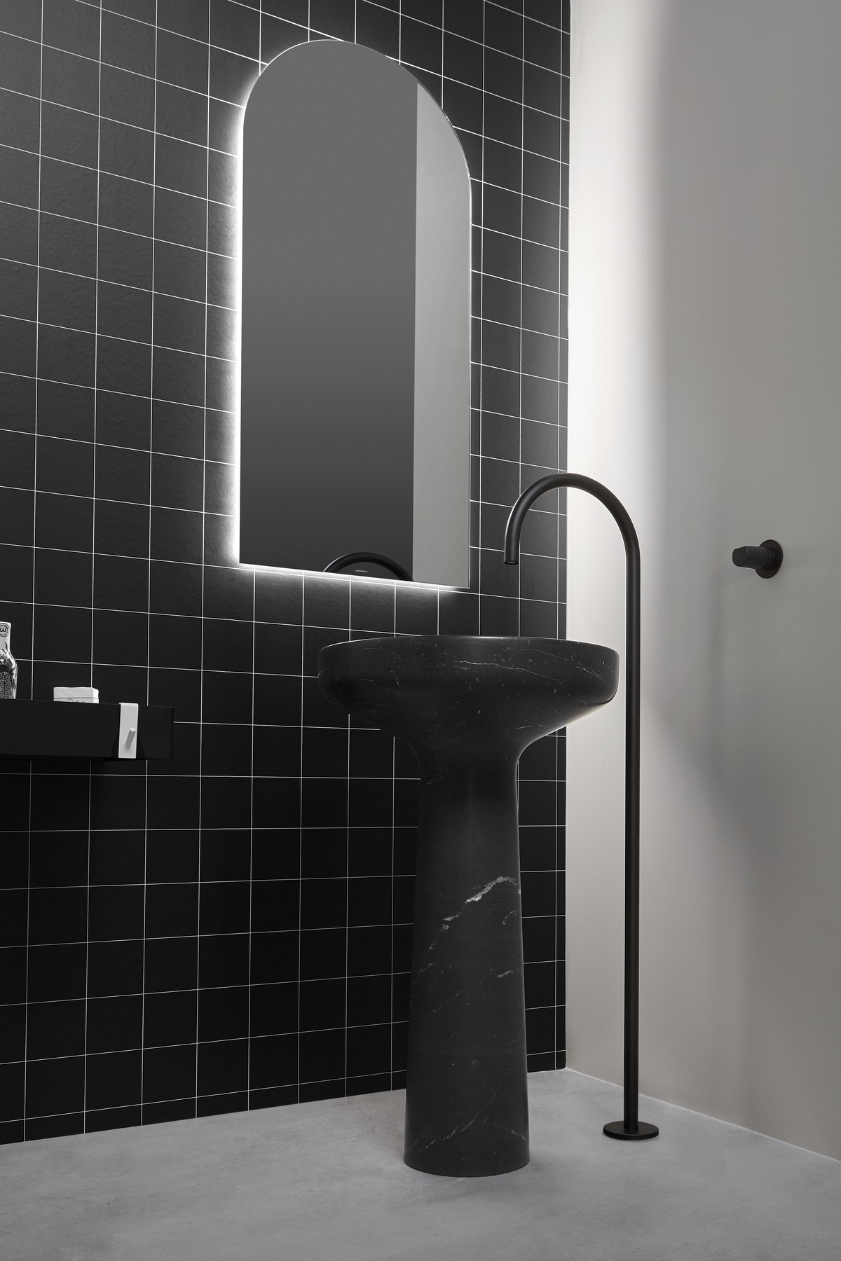 Compact and slender, light and dynamic.