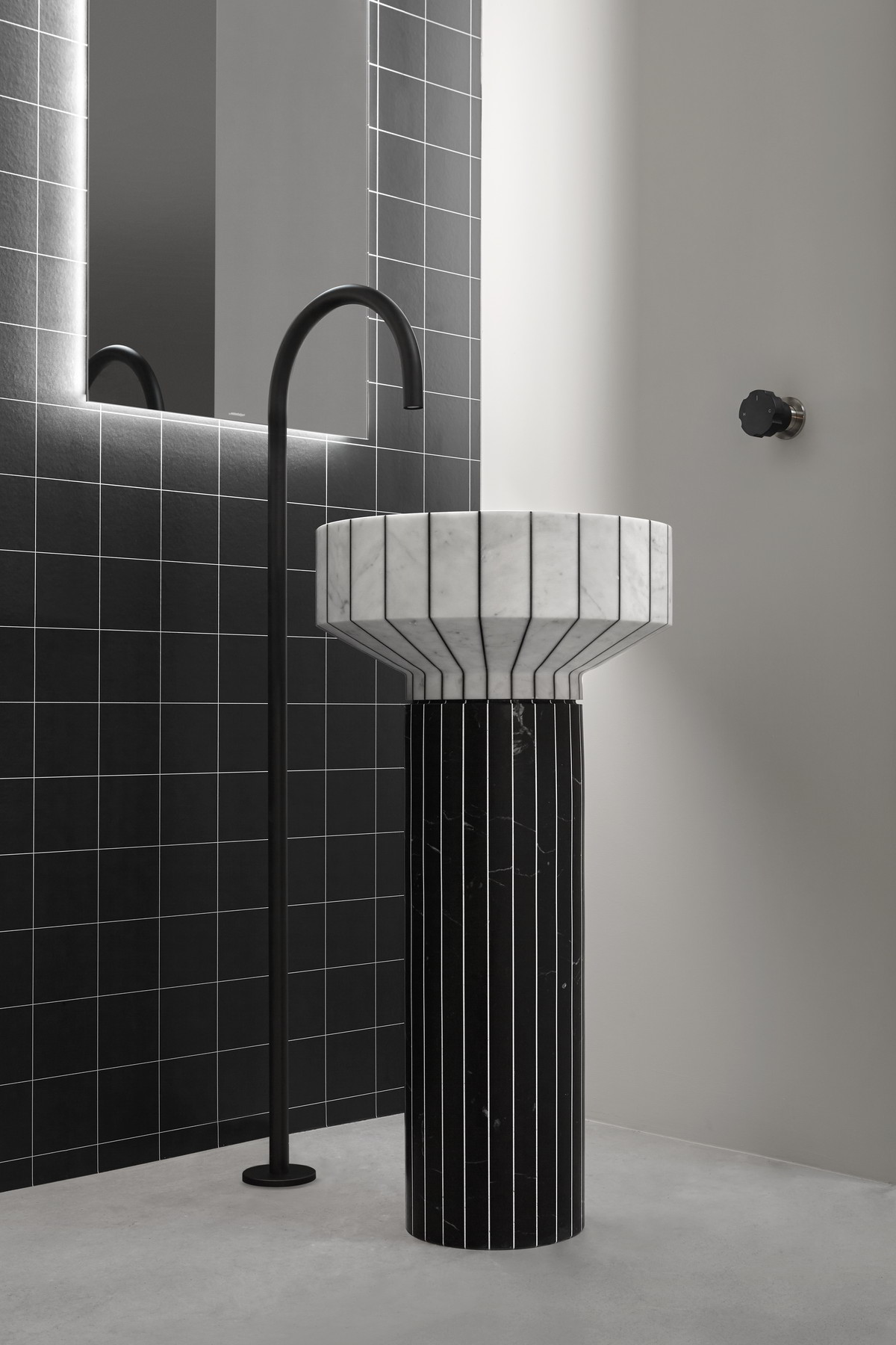 Compact and slender, light and dynamic.