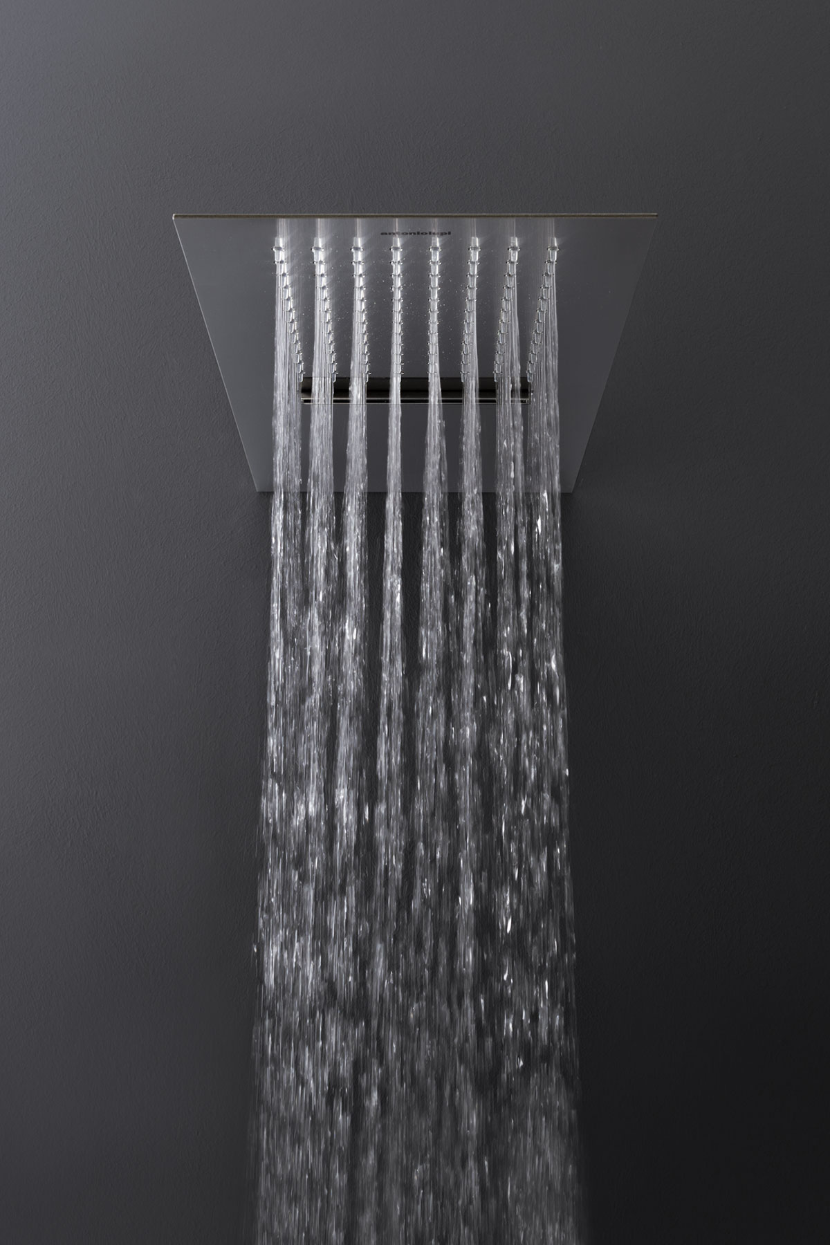 A linear design, ultra-thin section.