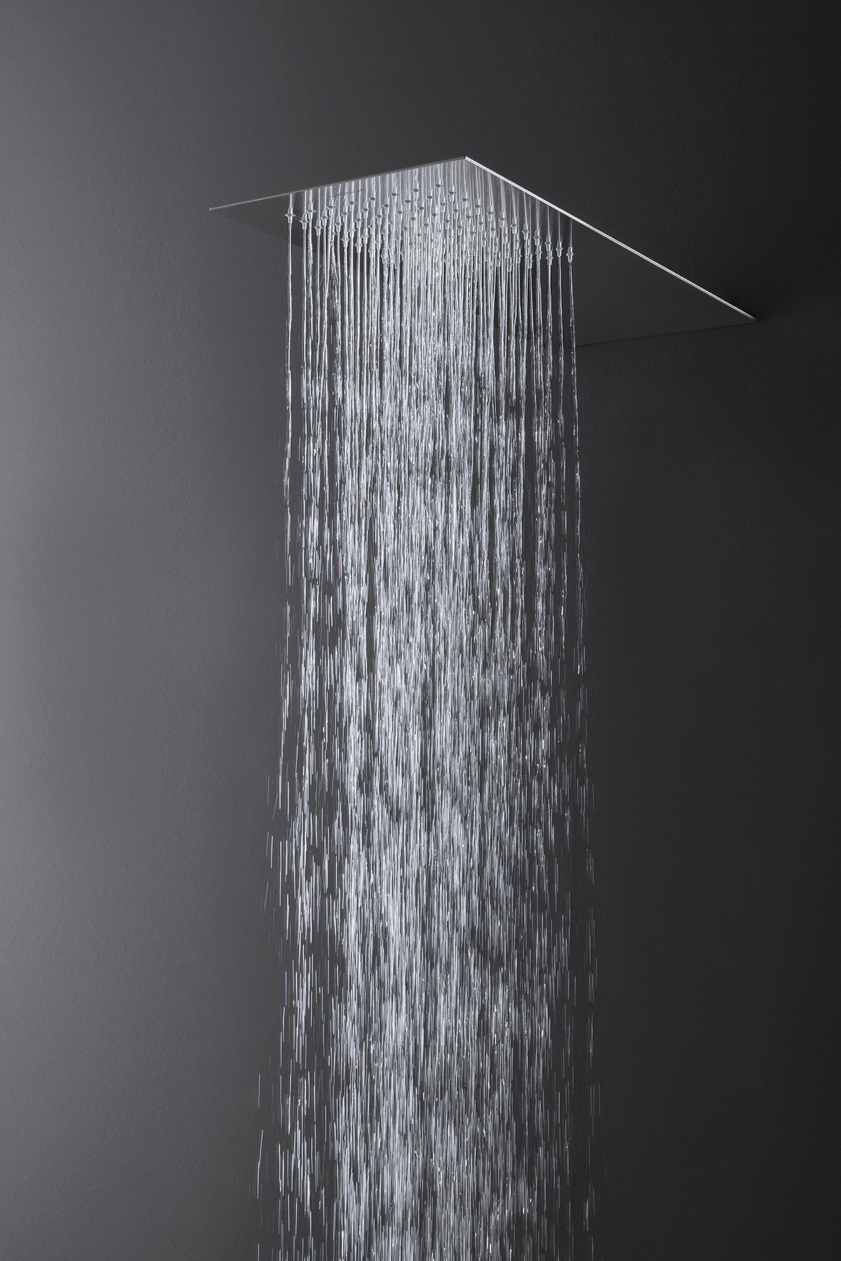 A linear design, ultra-thin section.