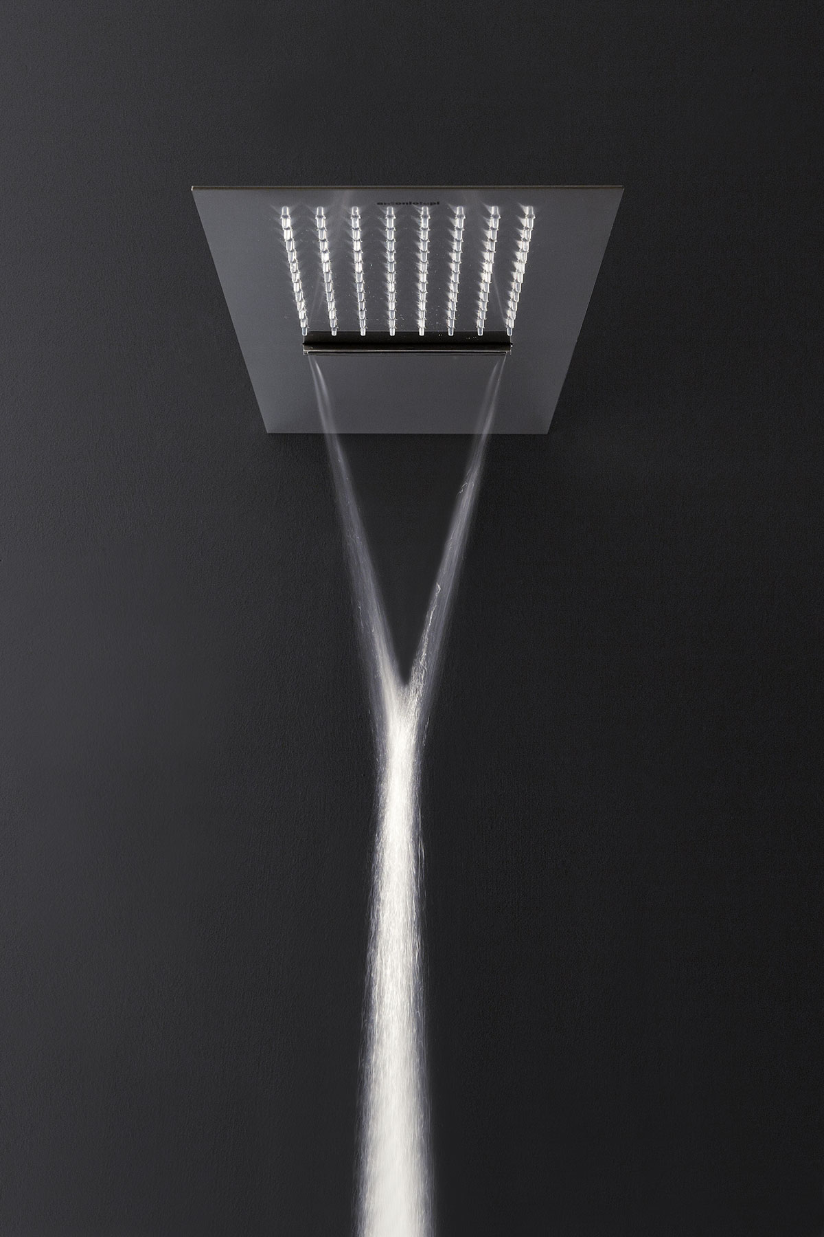 A linear design, ultra-thin section.