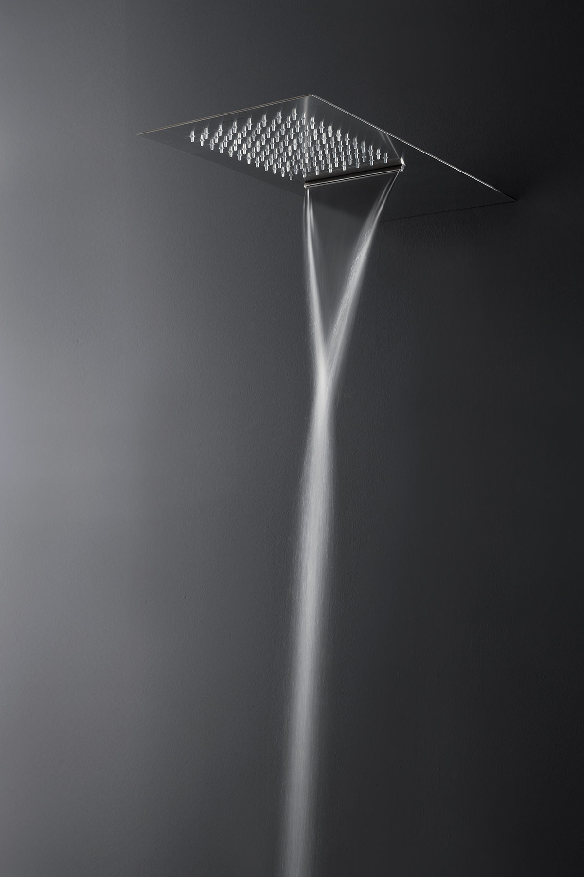 A linear design, ultra-thin section.