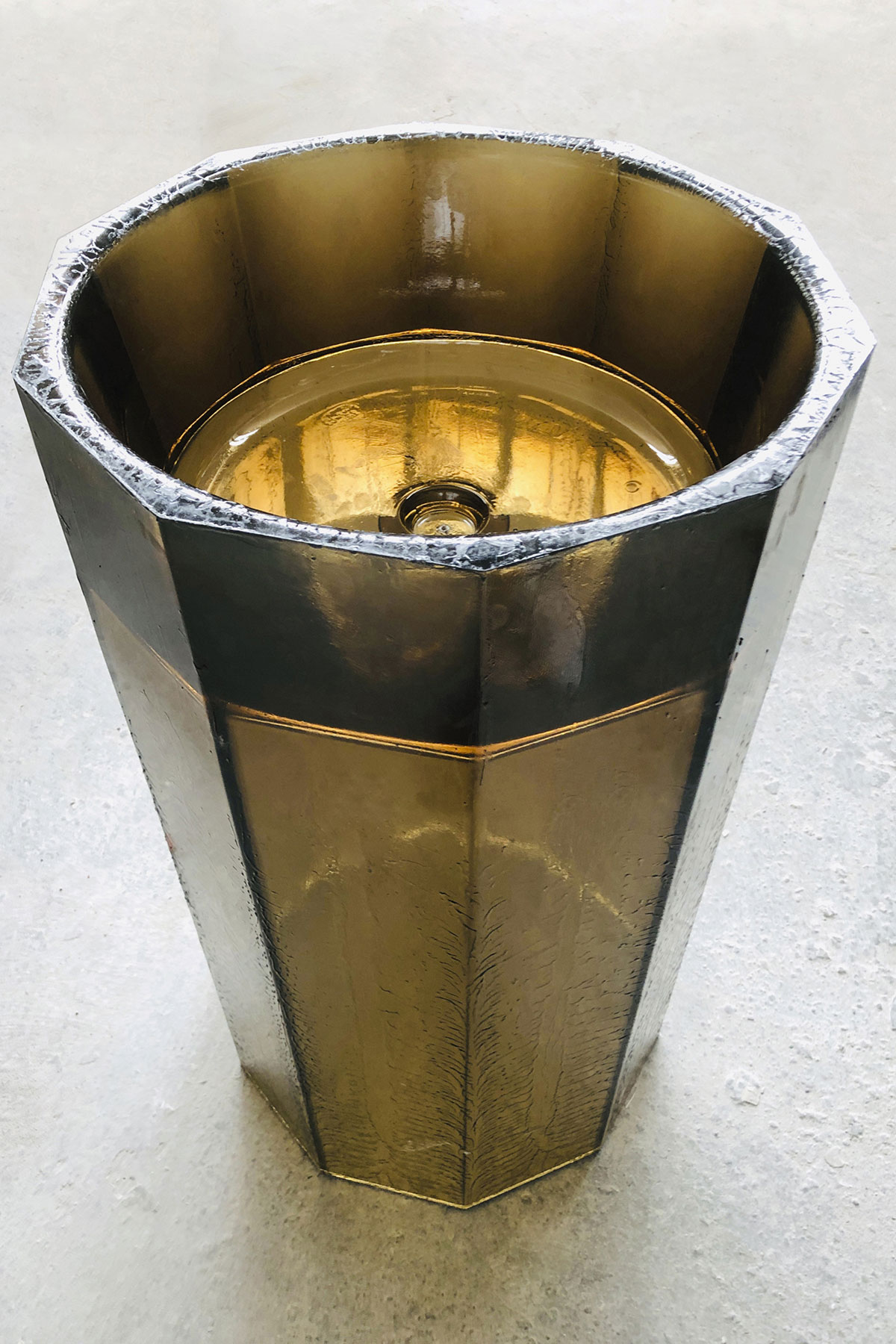 Cristalmood is a resin of our own creation that is manually poured into molds