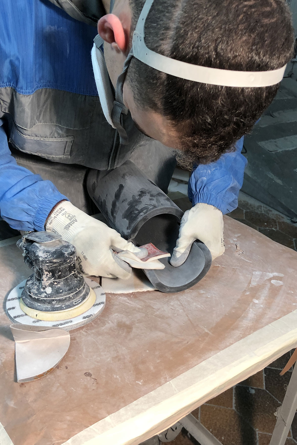 Cristalmood is a resin of our own creation that is manually poured into molds