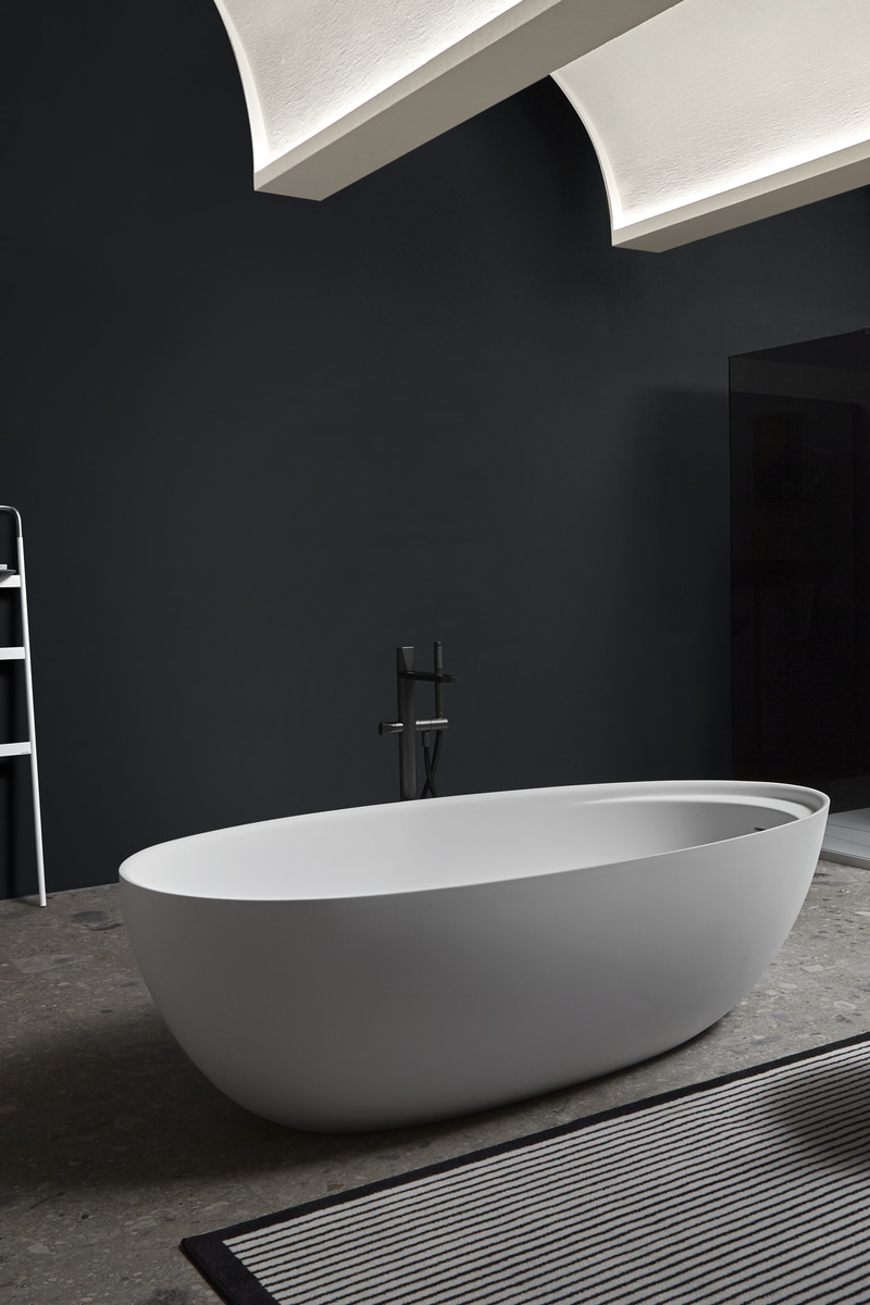 A bathtub able to take center stage.