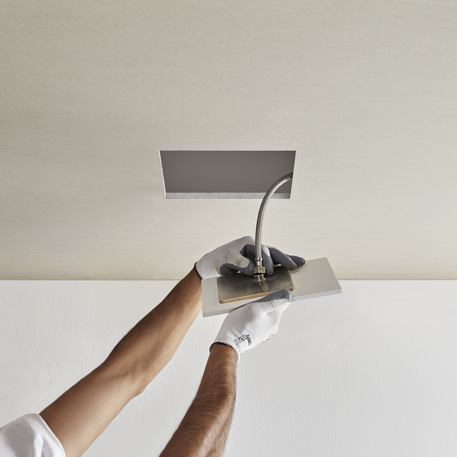 the shower head fits seamlessly with the ceiling