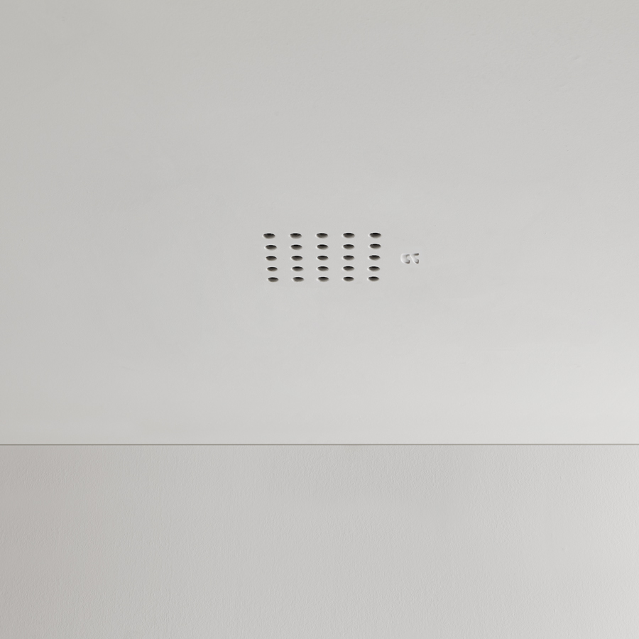 the shower head fits seamlessly with the ceiling