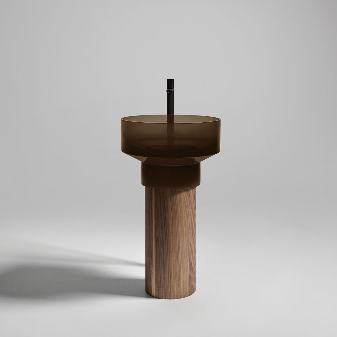 unique objects, as well as unusual and fascinating projects.