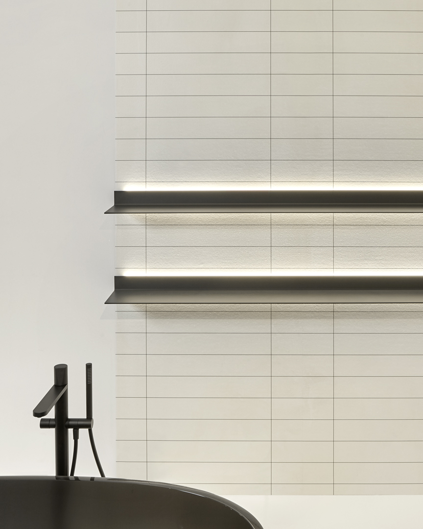 Essence in its pure state, the absolute geometry