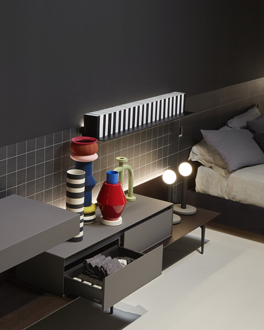 Essence in its pure state, the absolute geometry