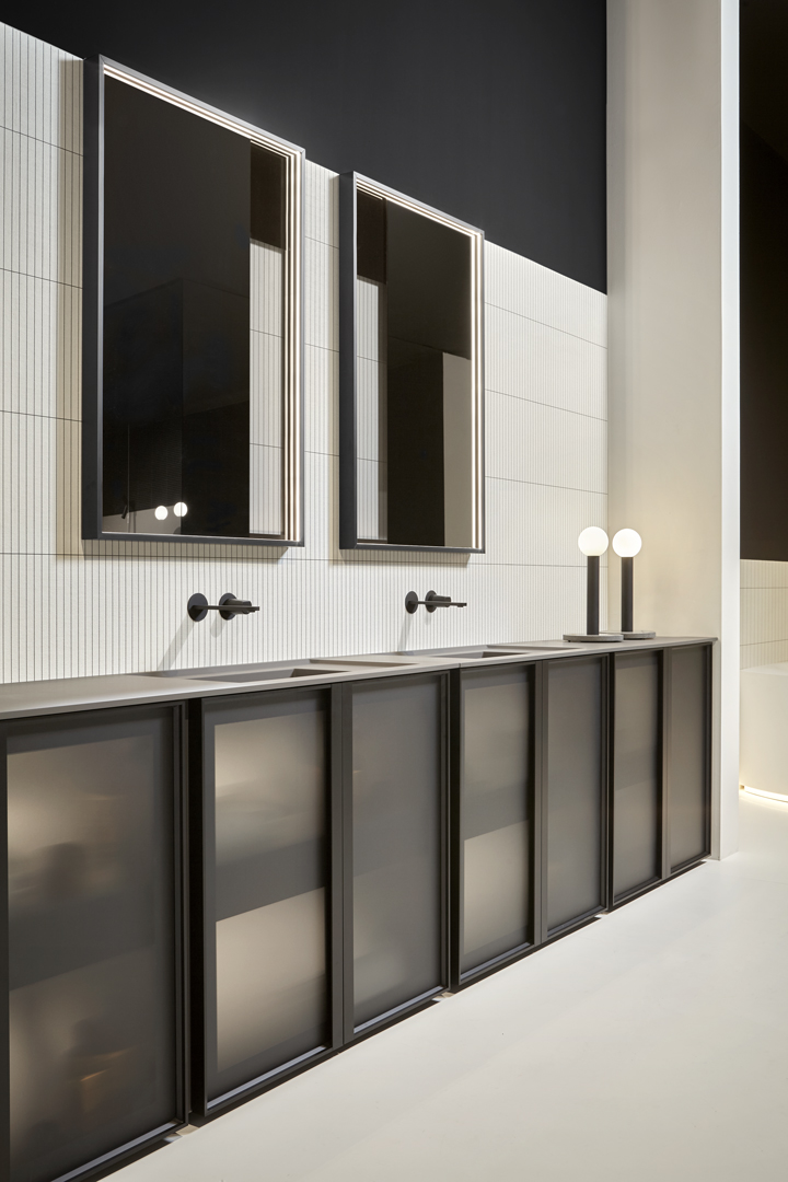 A graphic sign that becomes a distinctive feature