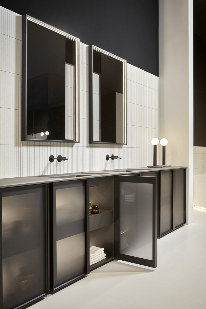 A graphic sign that becomes a distinctive feature