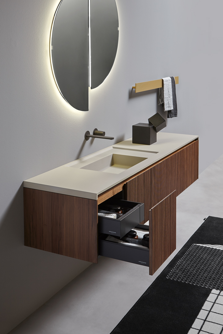 a trace that "measures" the proportion of the front