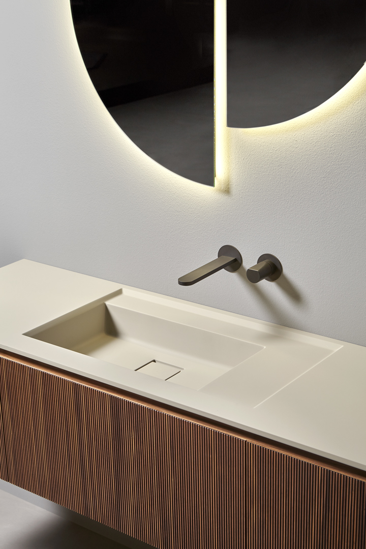 a trace that "measures" the proportion of the front