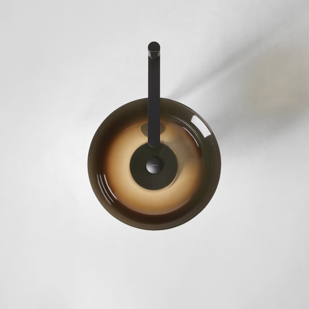 the balance that arises from the superposition of geometric shapes