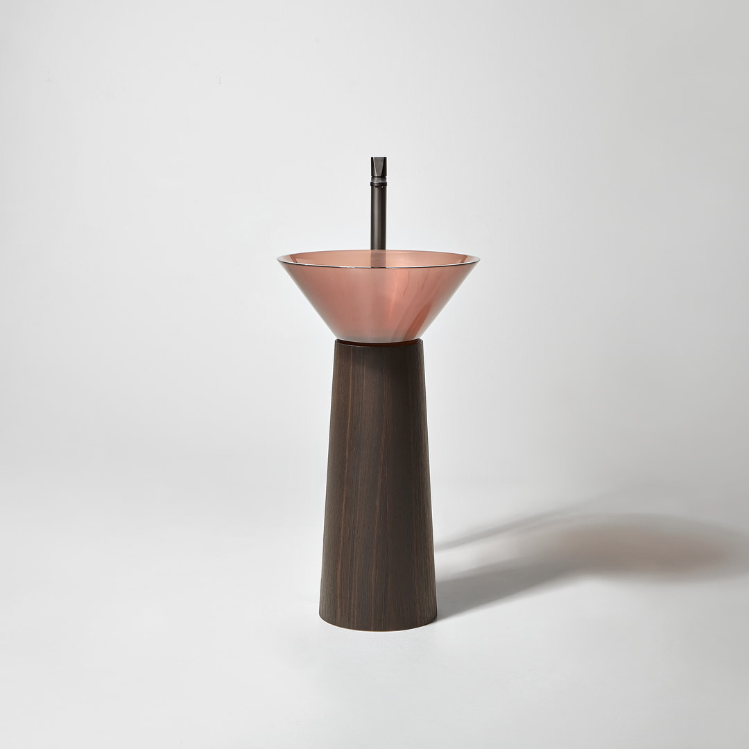 The sink becomes precious