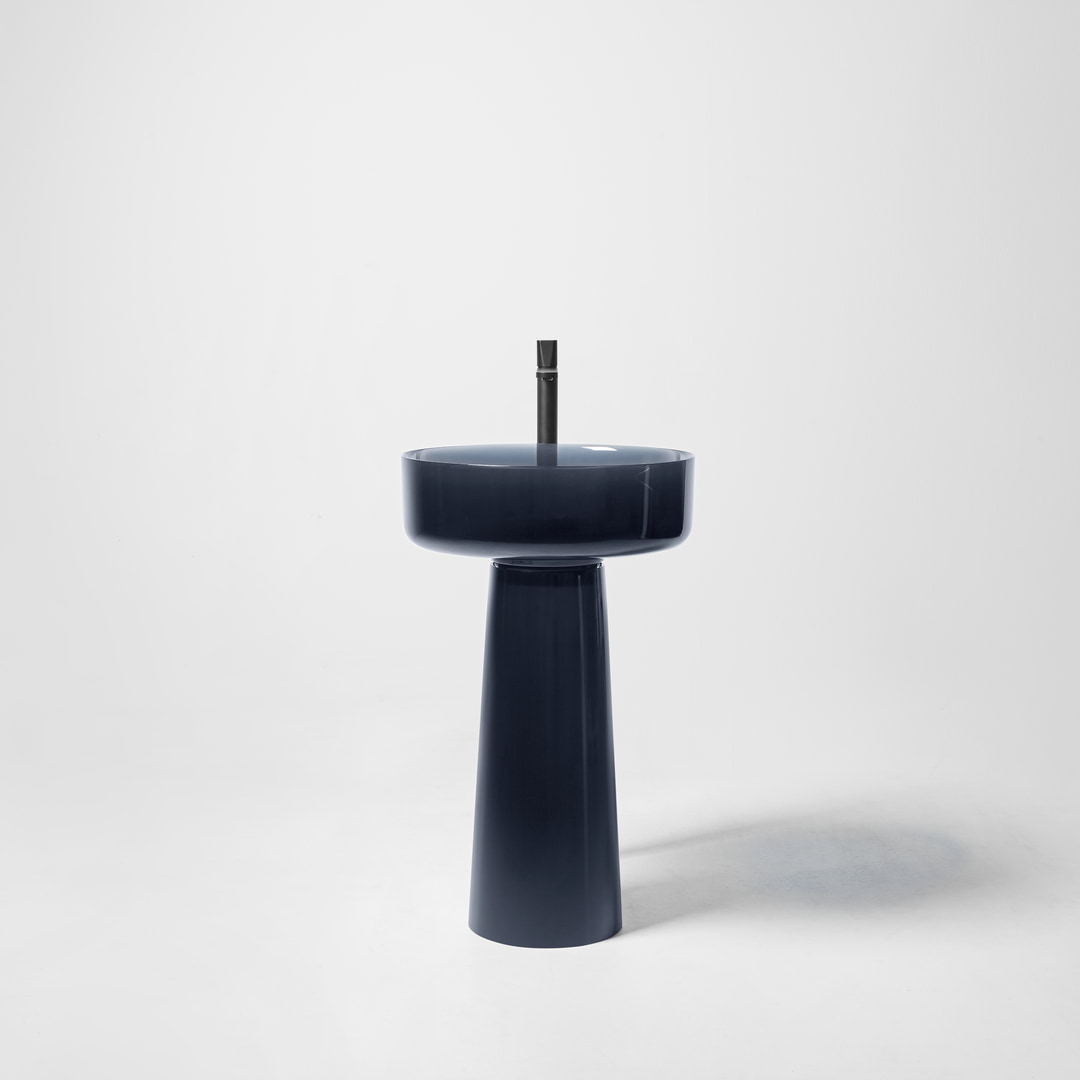 the balance that arises from the superposition of geometric shapes