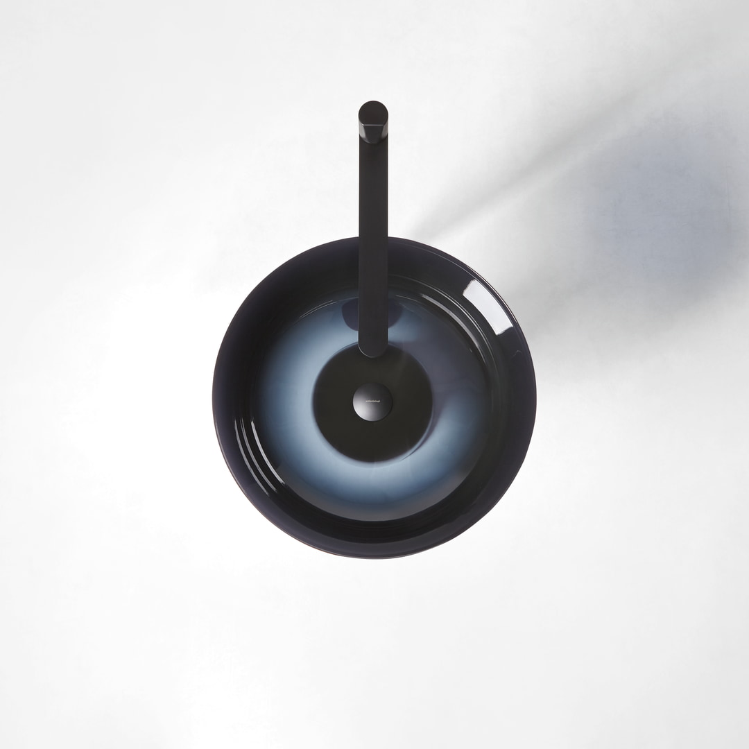 the balance that arises from the superposition of geometric shapes