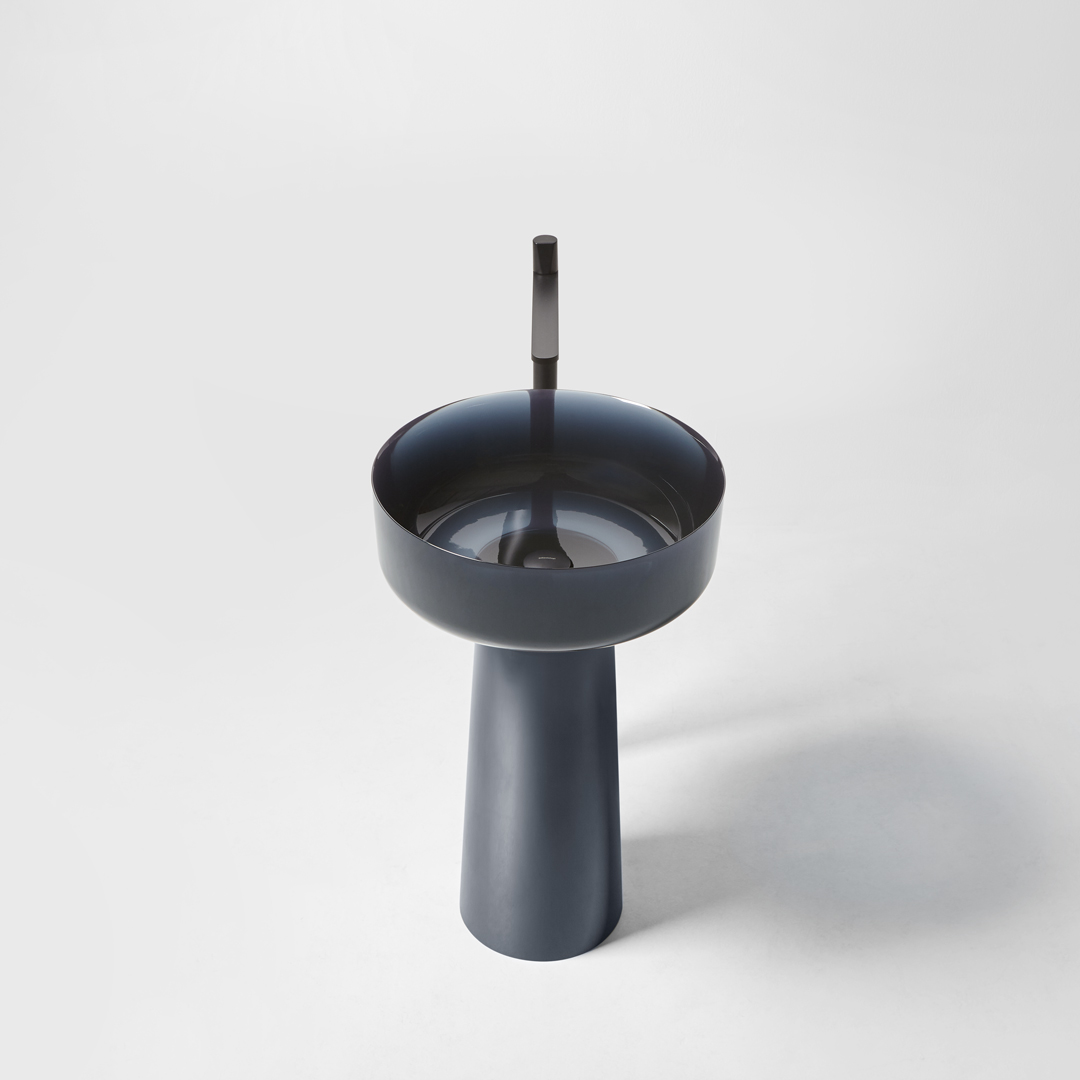 the balance that arises from the superposition of geometric shapes