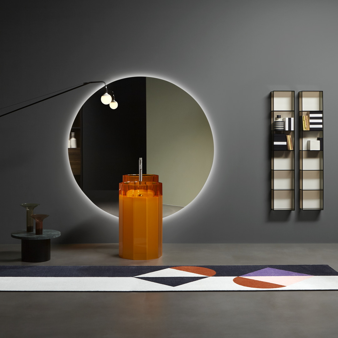 a characteristic image that does not take out the leading role of water