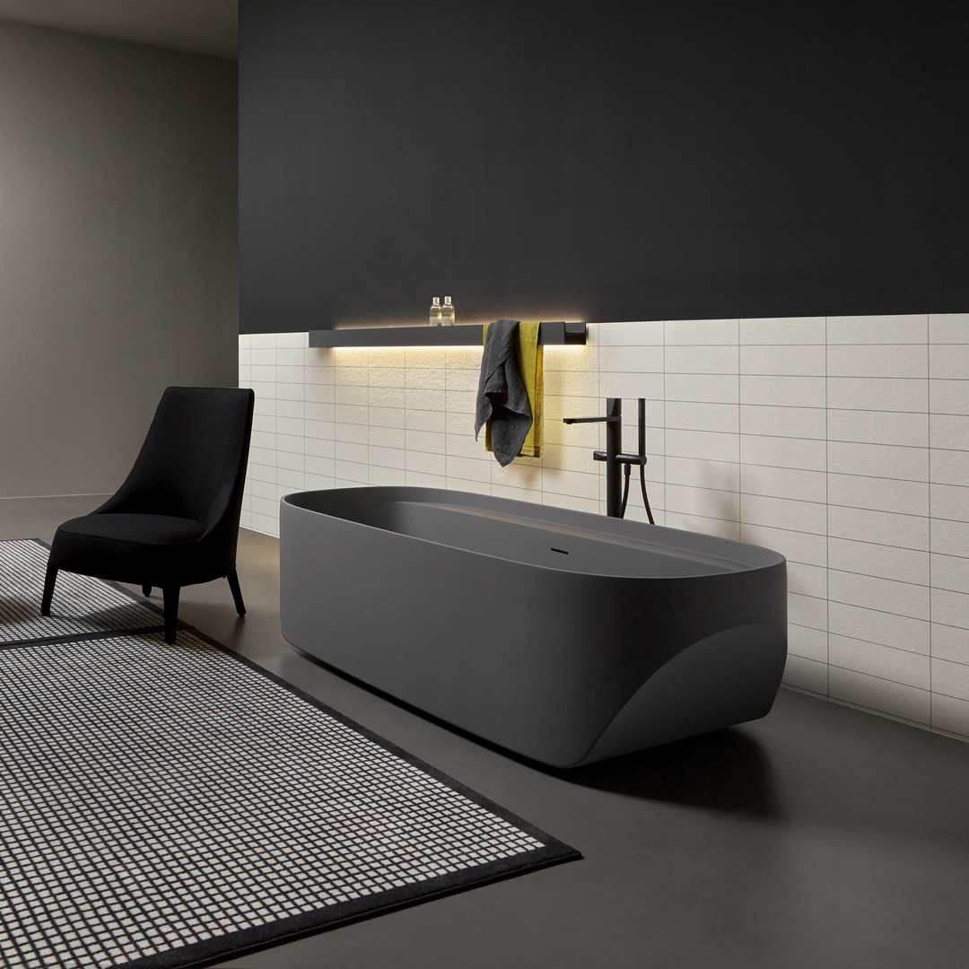 colors that allow the bathtub to fit into the mood of the bathroom