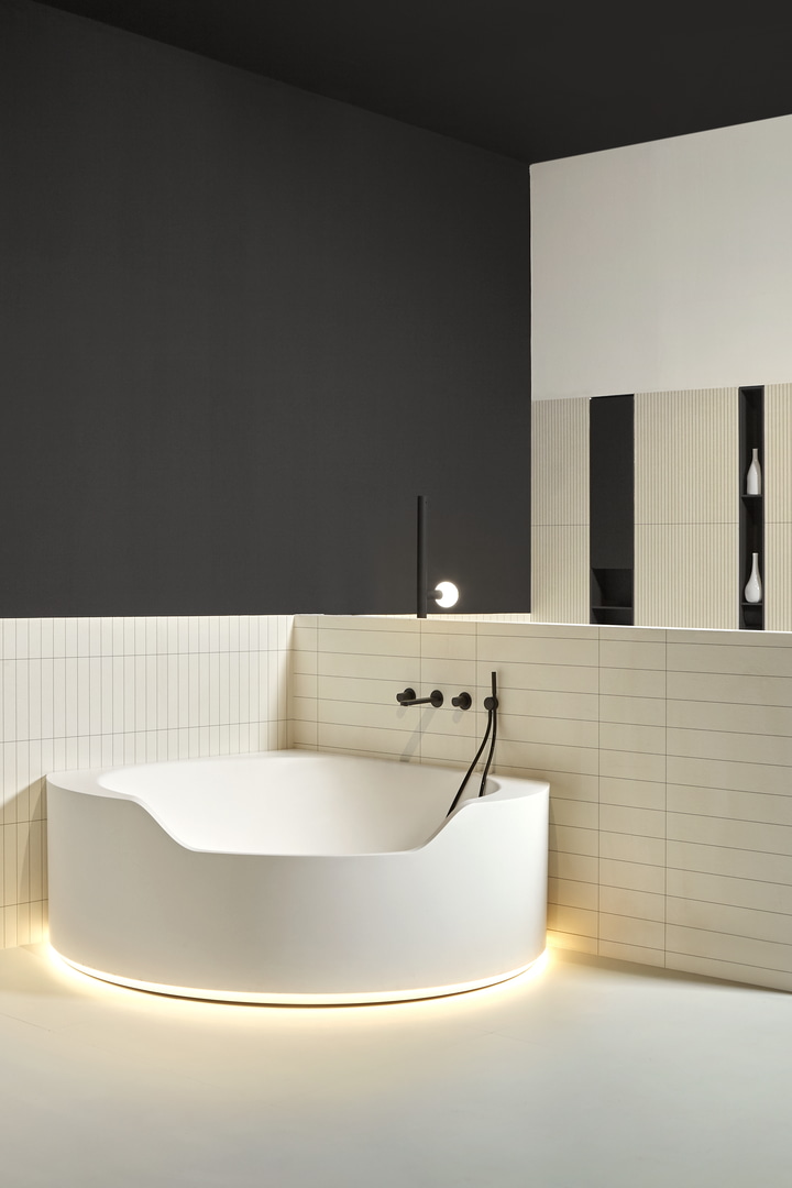 A graphic sign that becomes a distinctive feature