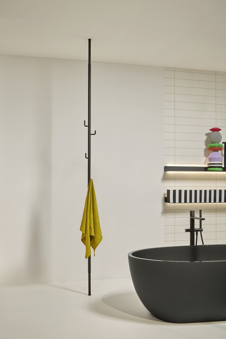 A clothes hanger with an unprecedented image, a flexible object