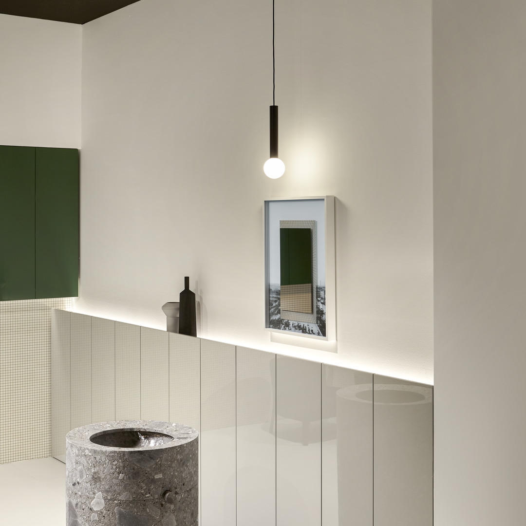 an image with absolute linearity or a more dynamic and asymmetrical shape