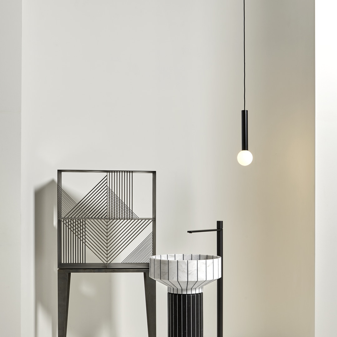 an image with absolute linearity or a more dynamic and asymmetrical shape