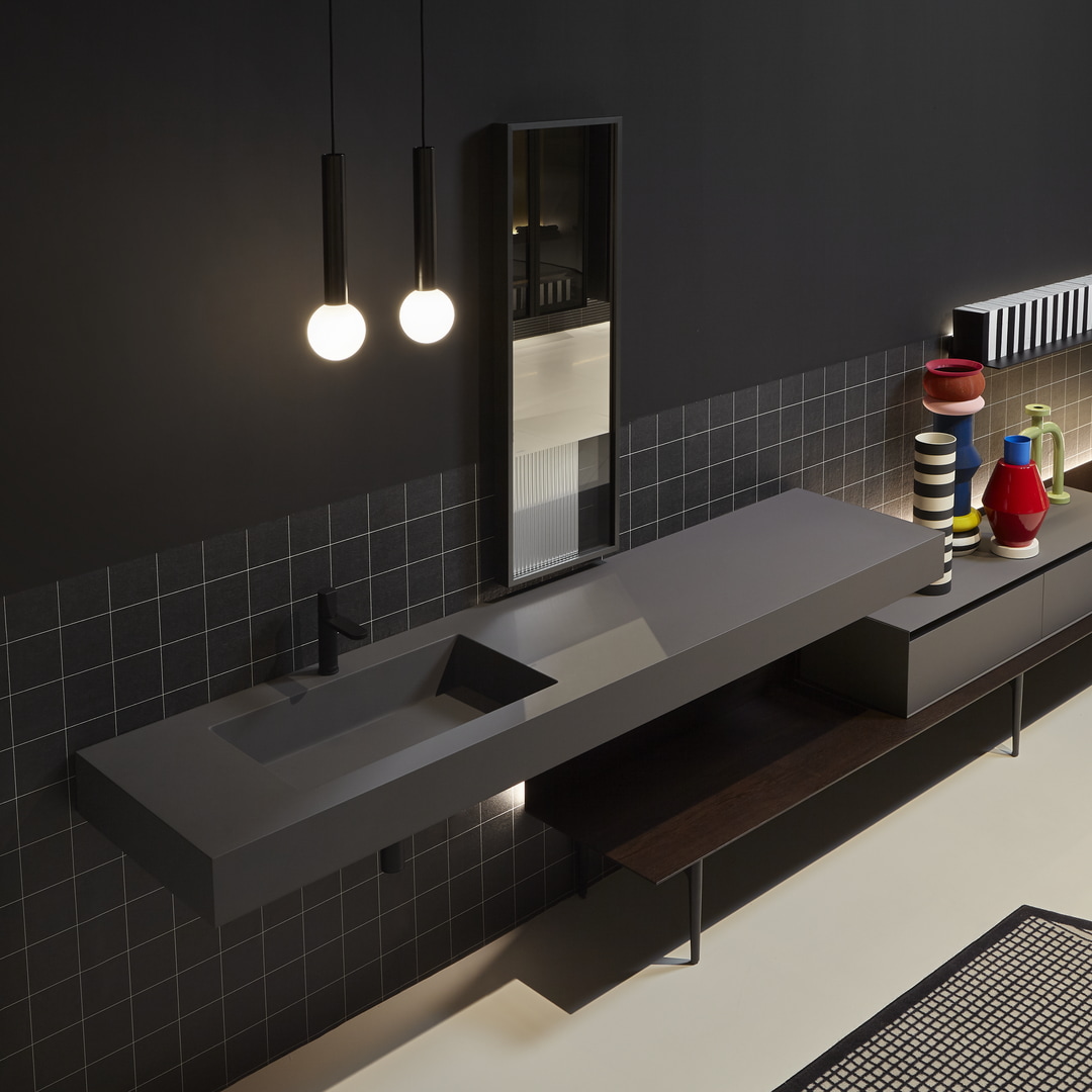 an image with absolute linearity or a more dynamic and asymmetrical shape