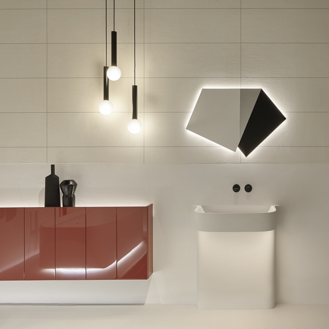 an image with absolute linearity or a more dynamic and asymmetrical shape