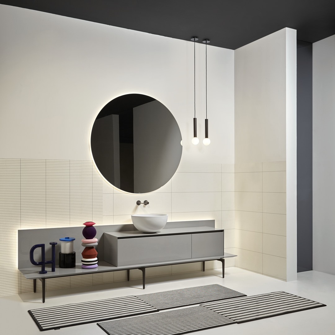 an image with absolute linearity or a more dynamic and asymmetrical shape