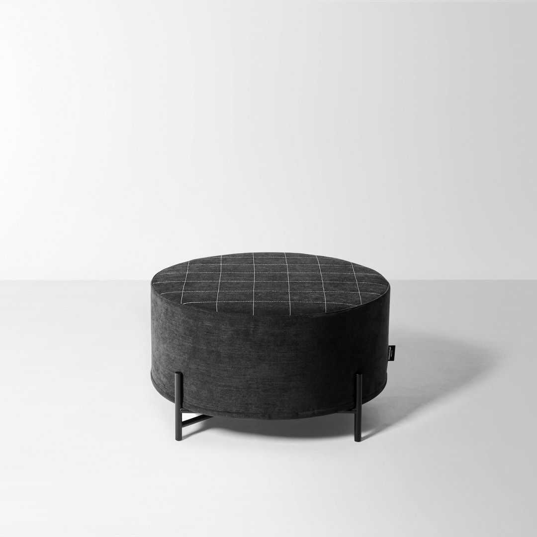 Their small and solid volume has a support of a light metal structure