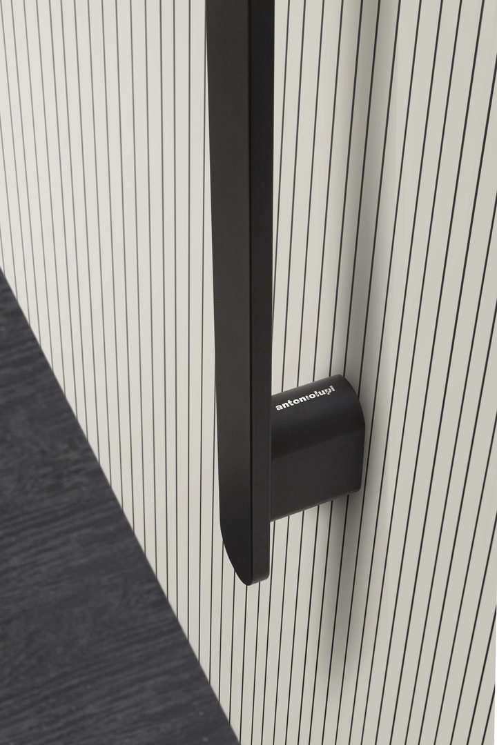 horizontally or vertically according to the needs and characteristics of the space