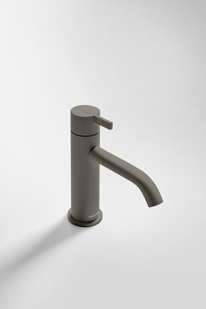 a disruptive gesture, a clean, decisive cut 