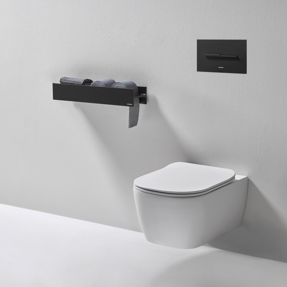 EMBOSSED LACQUERED BLACK