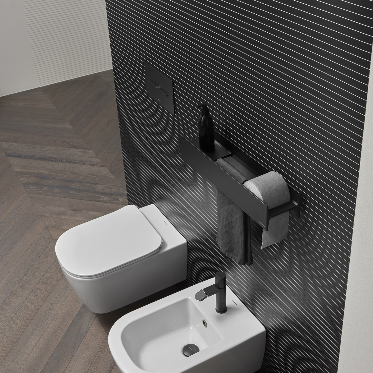 EMBOSSED LACQUERED BLACK